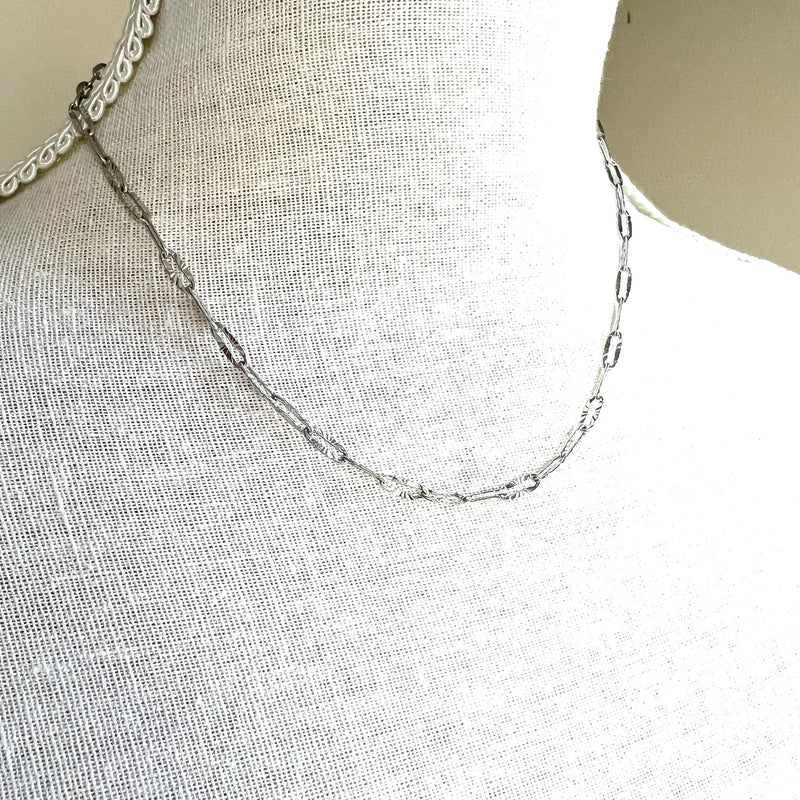 Oval Texture Chain Necklace