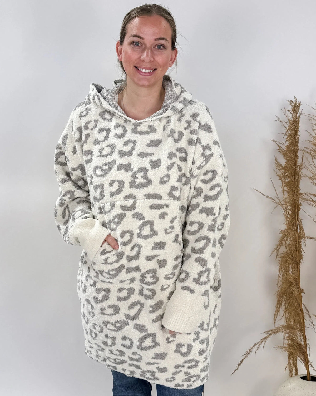 Hooded Wearable Chenille Blanket w/ Front Pocket-COZYLUXE-Cloud Nine Pajamas